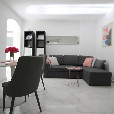 Apartman Komfortables Mit Privater Terrasse, Spielplatz, Grill, Liegen, Waschmaschine