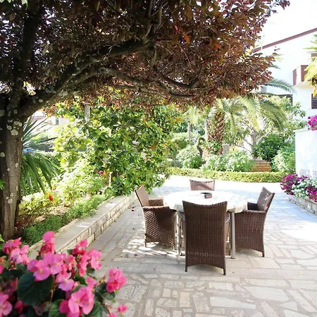 Komfortables Mit Privater Terrasse, Spielplatz, Grill, Liegen, Waschmaschine *