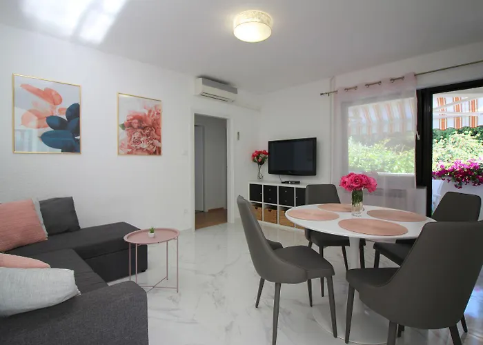Apartman Komfortables Mit Privater Terrasse, Spielplatz, Grill, Liegen, Waschmaschine Poreč