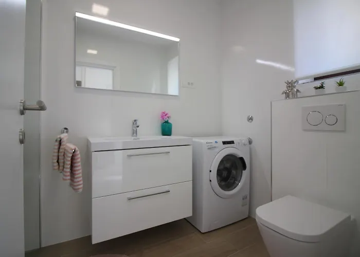 Komfortables Mit Privater Terrasse, Spielplatz, Grill, Liegen, Waschmaschine Apartman Poreč