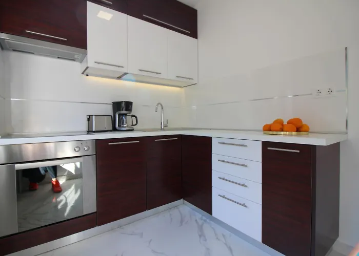 Komfortables Mit Privater Terrasse, Spielplatz, Grill, Liegen, Waschmaschine * Poreč