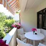 Apartment Komfortables Mit Privater Terrasse, Spielplatz, Grill, Liegen, Waschmaschine *