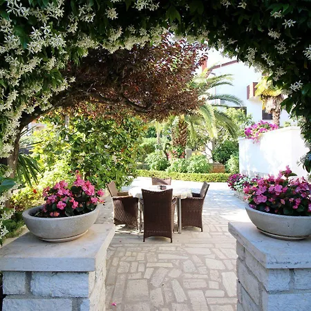 Komfortables Mit Privater Terrasse, Spielplatz, Grill, Liegen, Waschmaschine *