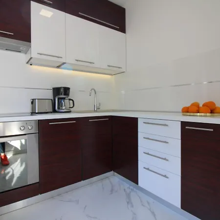 Komfortables Mit Privater Terrasse, Spielplatz, Grill, Liegen, Waschmaschine * Πόρετς