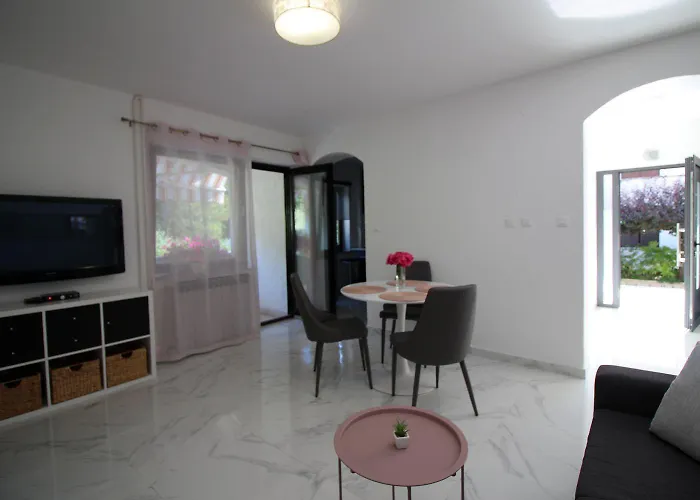Apartament Komfortables Mit Privater Terrasse, Spielplatz, Grill, Liegen, Waschmaschine Poreč