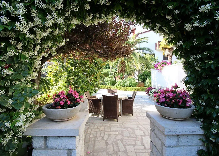 Komfortables Mit Privater Terrasse, Spielplatz, Grill, Liegen, Waschmaschine *